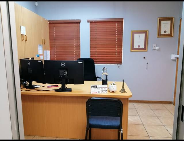 436M² OFFICE FOR SALE IN RUSTENBURG CENTRAL